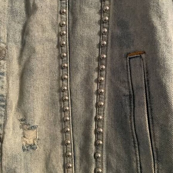 POL Studded & Distressed Denim Jacket NWT 2X - Picture 2 of 2